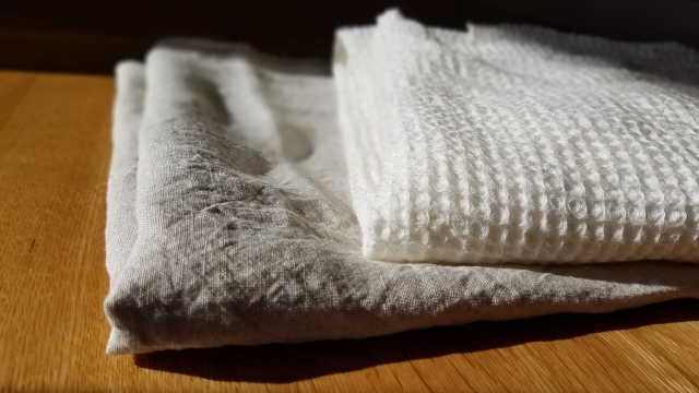 代表的な服の素材種類別の特徴と用途
