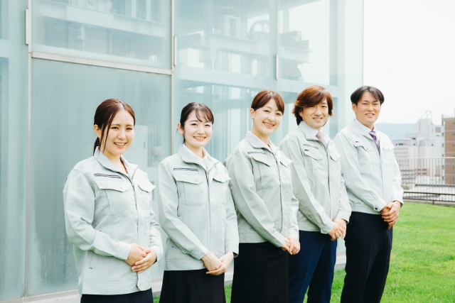 オリジナル作業着を作る際の注意点、素材選びから納期管理まで押さえるべきポイント